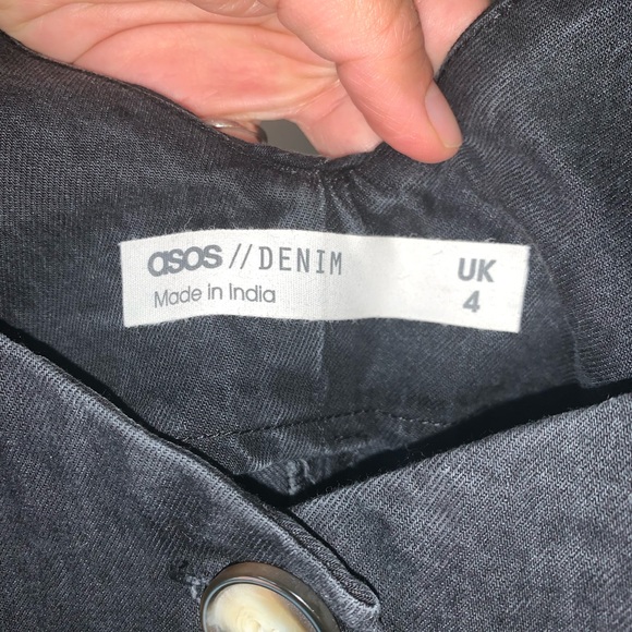 ASOS DESIGN washed black denim sleeveless button pinafore mini dress. - Picture 8 of 16